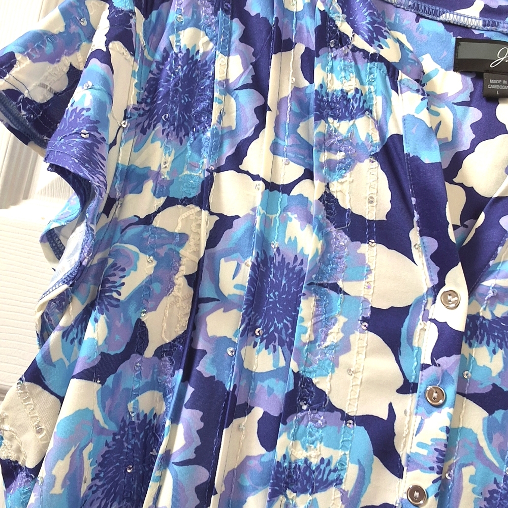 J.T.B., NWOT, Large, Women's Floral Sequined Top - Picture 5 of 8